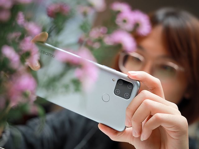 Ảnh thực tế smartphone giá rẻ Realme C15 pin ”trâu”, 5 camera