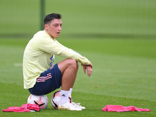 Tin HOT bóng đá tối 9/11: ”Người thừa” Ozil ngầm trêu ngươi Arsenal