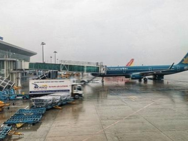 Đóng cửa 5 sân bay do ảnh hưởng của bão số 12