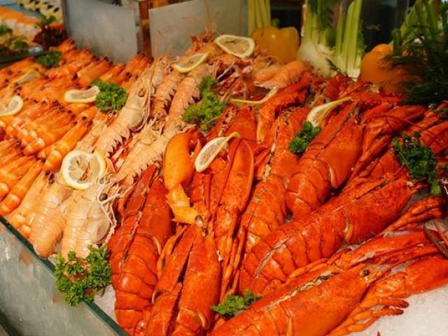 Vì sao khách ăn tẹt ga mà nhà hàng buffet vẫn lãi ”khủng”, còn khách lỗ nặng?