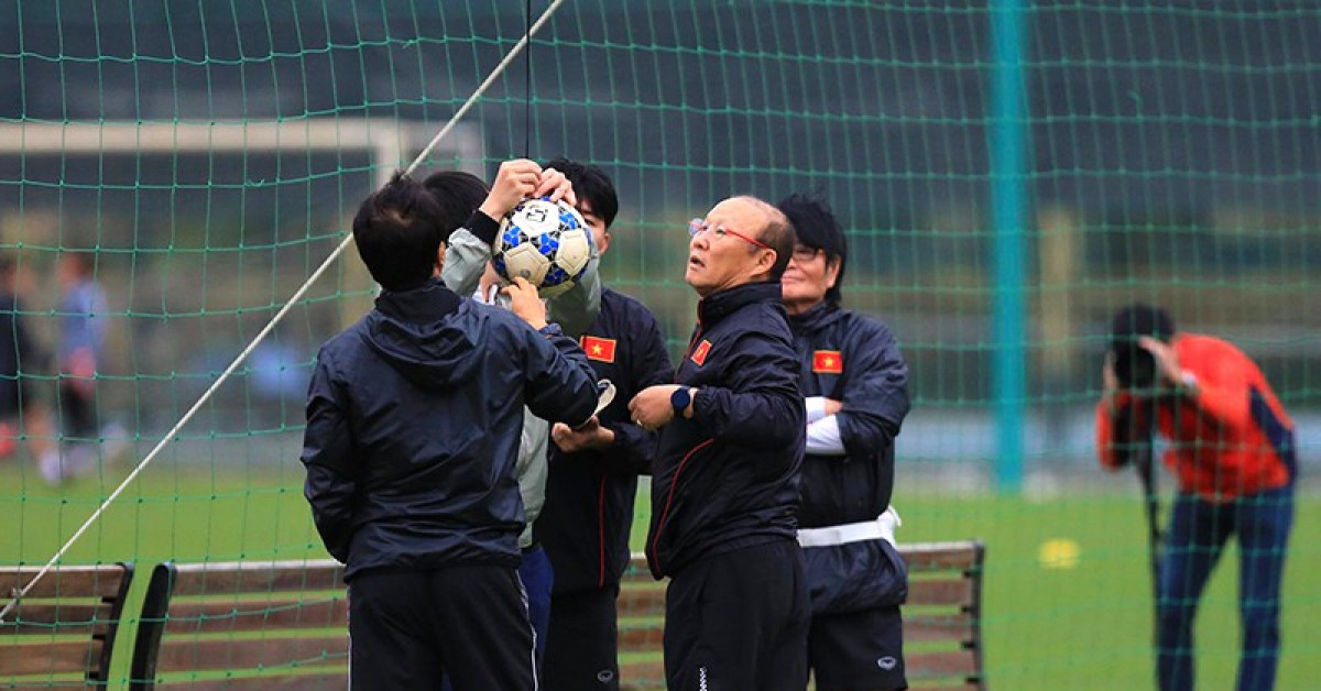 Ông Park lo mất quân ở AFF Cup