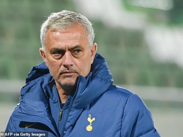 Mourinho bị cấm chỉ đạo, ăn phạt hơn 768 triệu đồng vì lý do không tưởng