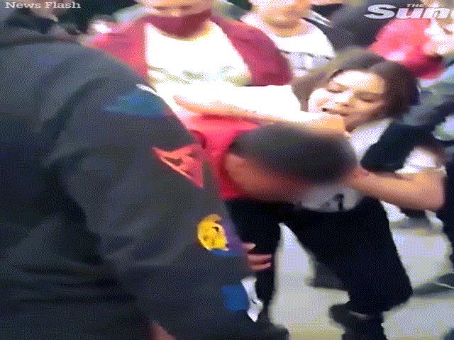 Video: Cướp điện thoại của nữ võ sĩ MMA cao 1m44, thanh niên lĩnh cái kết cực đắng