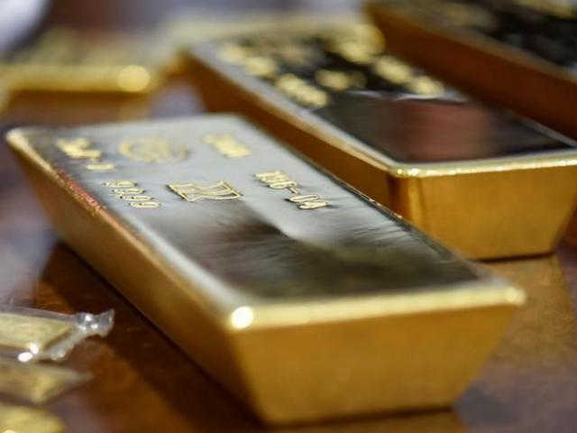 Giá vàng hôm nay 20/11: Dân buôn bán hơn 43 tấn, giá vàng bị ”dìm” xuống đáy