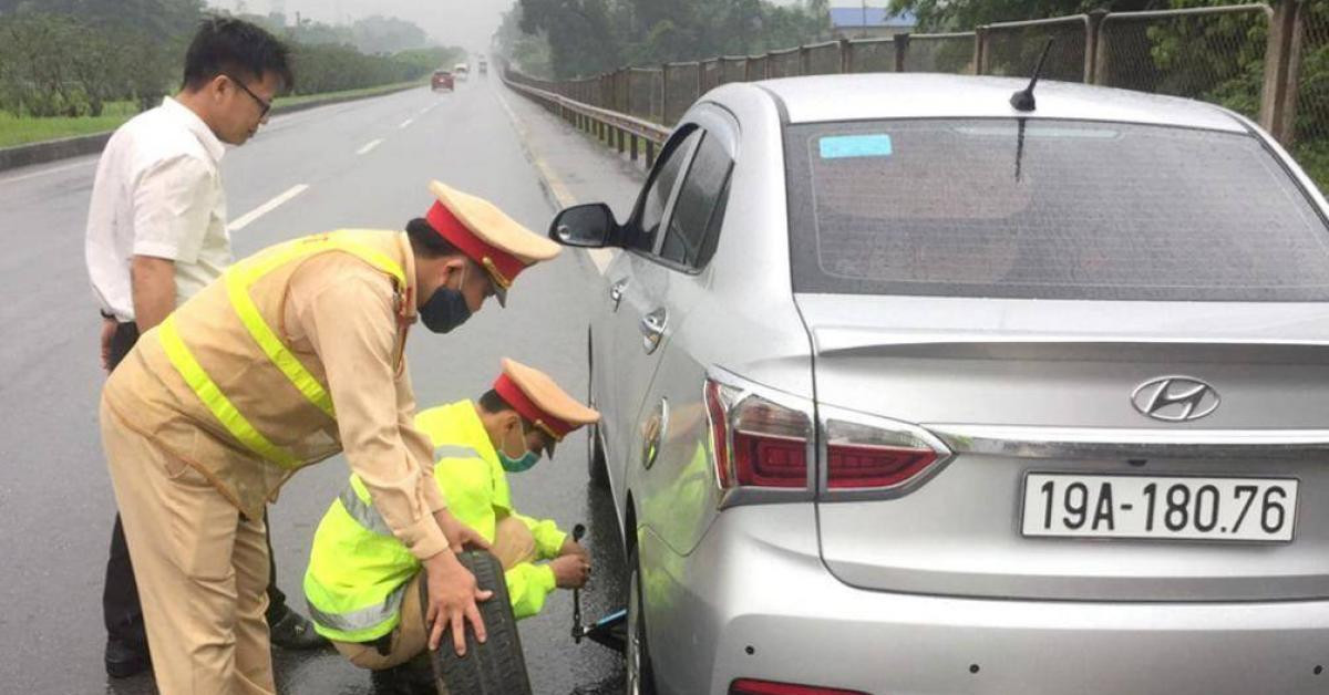 “Đội cứu hộ” bất đắc dĩ trên cao tốc Hà Nội - Thái Nguyên