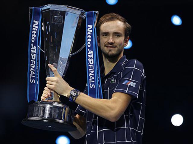 Medvedev vô địch ATP Finals, 1 tháng thần kỳ ”hủy diệt” Top 10 làng tennis
