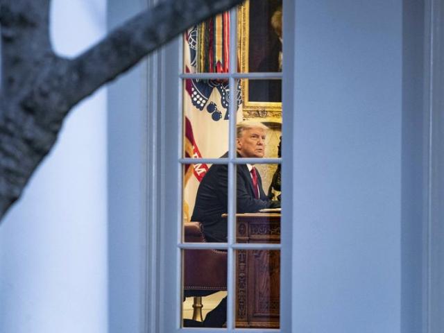 Hé lộ ”tối hậu thư” khiến bộ máy ông Trump chuyển giao quyền lực cho ông Biden