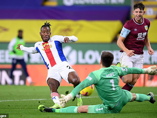 Video highlight trận Burnley - Crystal Palace: ”Người nhện” xuất thần, nghẹt thở cuối trận