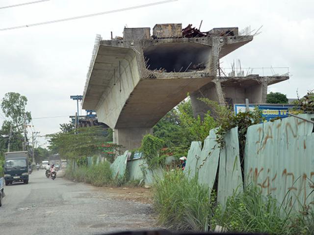 “Điểm mặt” những cây cầu trăm tỷ “đứng hình” ở Sài Gòn