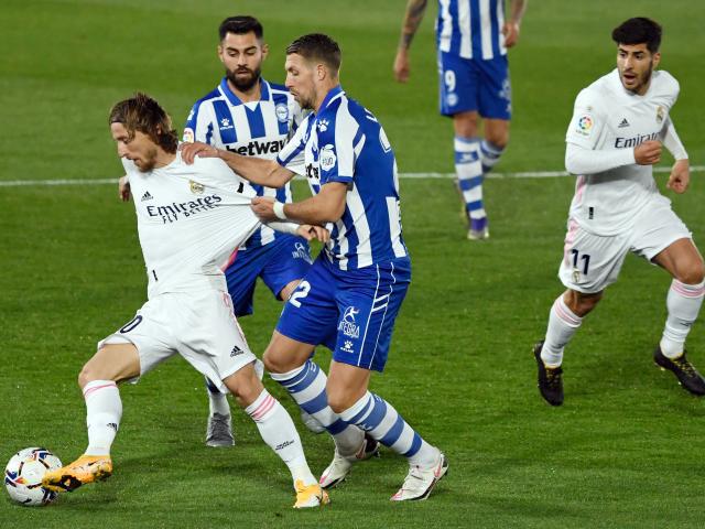 Video Real Madrid - Alaves: Địa chấn ngỡ ngàng, vận may ngoảnh mặt