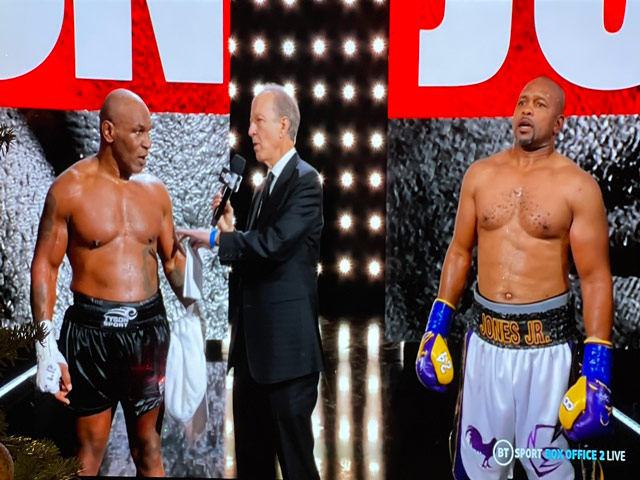 Video boxing Mike Tyson - Roy Jones Jr: Kịch chiến 8 hiệp, kết quả bất ngờ