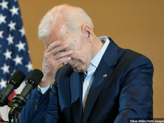 Ông Biden bất ngờ bị tai nạn trước khi nhậm chức