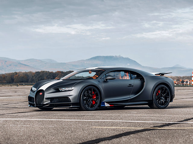 Bugatti Chiron phiên bản huyền thoại bầu trời có giá bán hơn 78 tỷ đồng