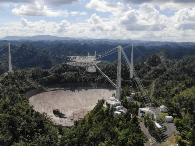 Siêu kính viễn vọng đổ sập sau nhiều thập kỉ săn tín hiệu ngoài hành tinh