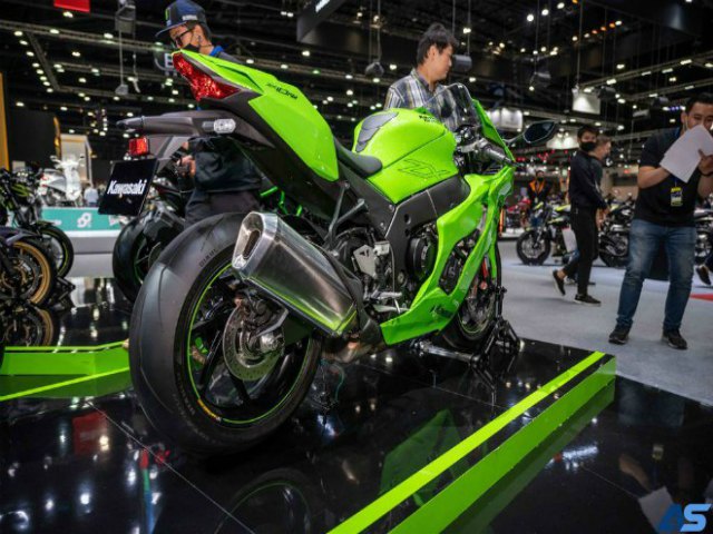Đánh giá chi tiết “quái vật xanh” 2021 Kawasaki Ninja ZX-10RR