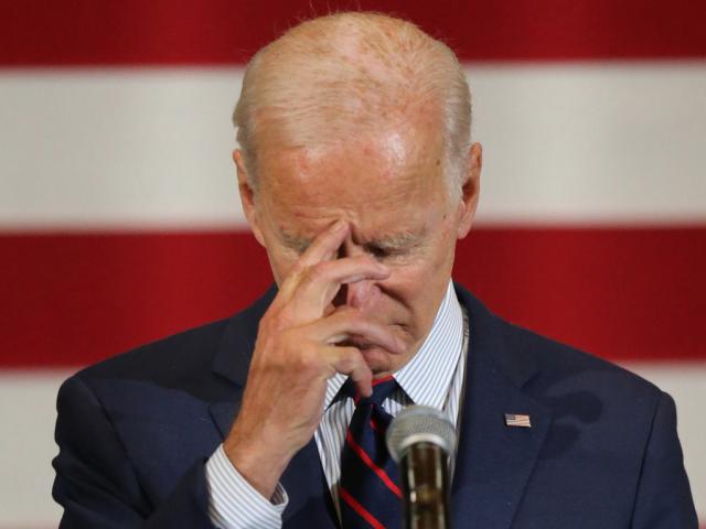 Ông Biden bị chính người cùng đảng gây áp lực