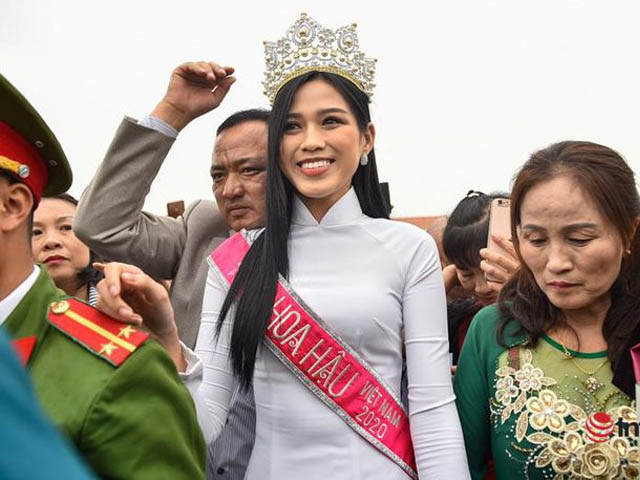 Hoa hậu Đỗ Thị Hà bị nhận xét ”bớt đẹp” sau đêm đăng quang: Lỗi tại ai?