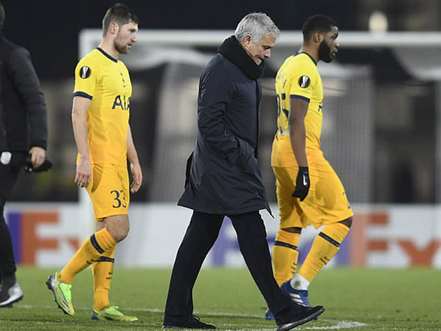 Tottenham bị thủng lưới 3 bàn: Mourinho chỉ trích thái độ của quân nhà