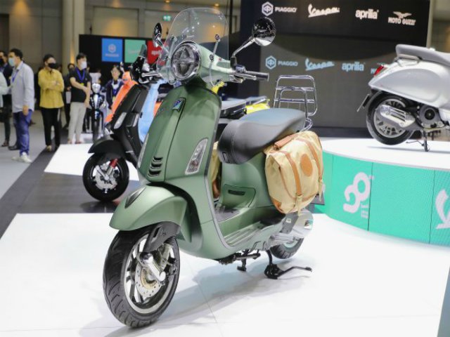 Ngắm loạt xe ga Vespa khoe sắc đẹp lung linh tại Motor Expo 2020