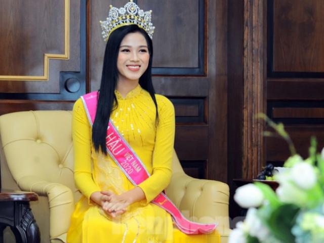 Hoa hậu Việt Nam Đỗ Thị Hà thi môn đầu tiên trong ngày trở lại trường