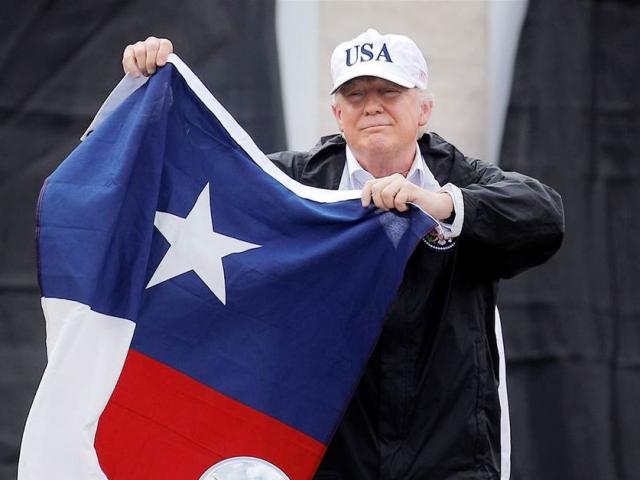 Vụ Texas kiện bầu cử 4 bang chiến địa: Ông Trump tìm được “át chủ bài”