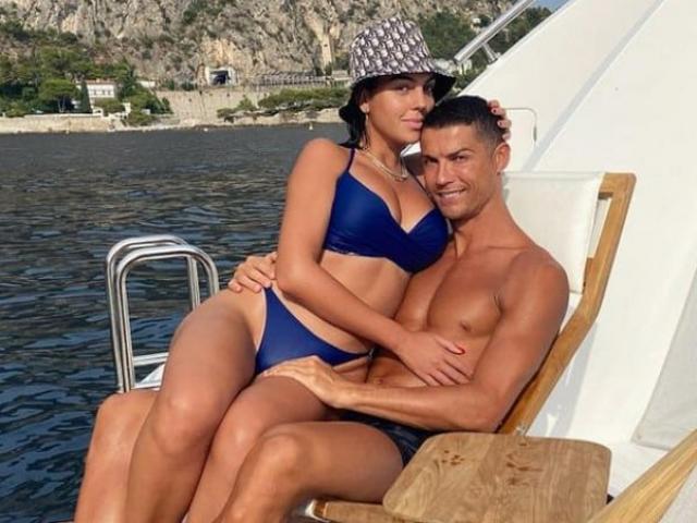 Ronaldo phấn khích vào đội hình Huyền thoại, bạn gái khoe ảnh nóng tưởng thưởng
