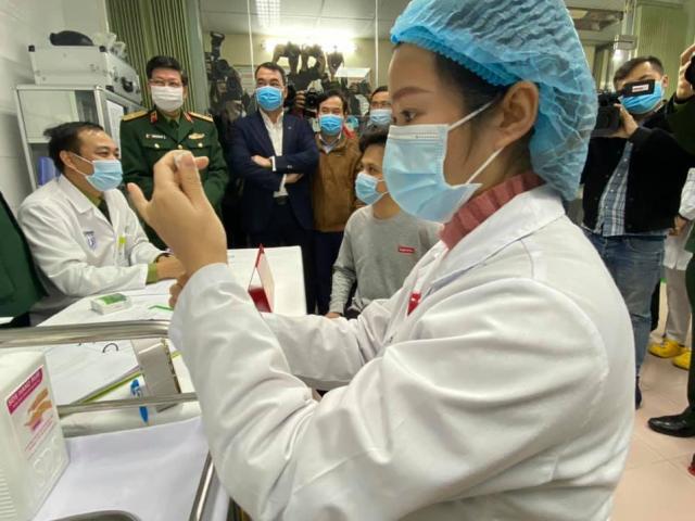 Người Việt đầu tiên tiêm thử nghiệm vắc xin COVID-19 “made in Vietnam”