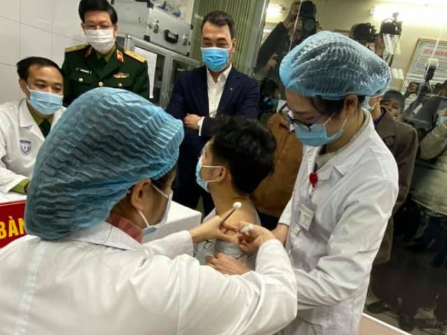 Tin tức 24h qua: Người Việt Nam đầu tiên được tiêm thử nghiệm vắc xin COVID-19