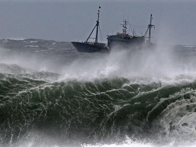 Chủ động ứng phó với áp thấp khả năng mạnh thành bão sắp vào Biển Đông