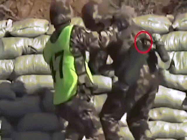 Video: Tân binh TQ ném lựu đạn, suýt lấy mạng chỉ huy