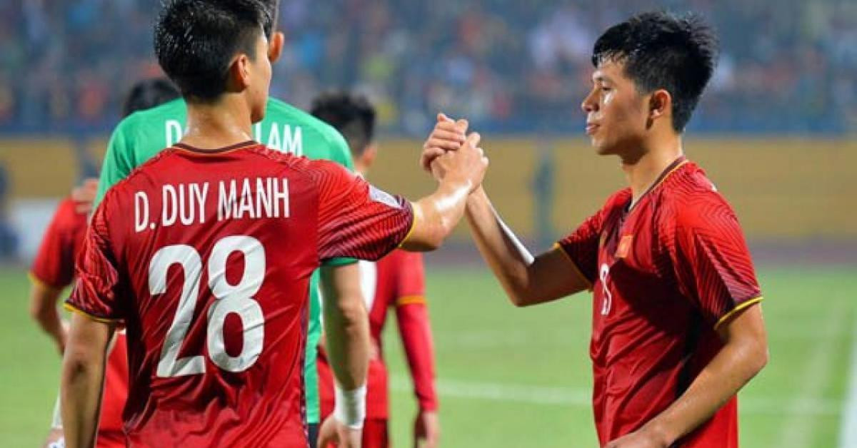 Bí ẩn đằng sau ”nỗi đau” những đôi chân bạc tỷ của bóng đá Việt Nam