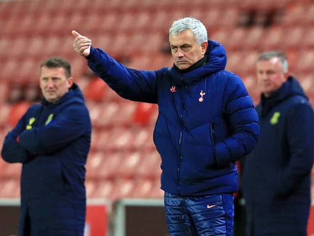 Mourinho nổi điên vì học trò dù Tottenham dễ thở ở bán kết League Cup