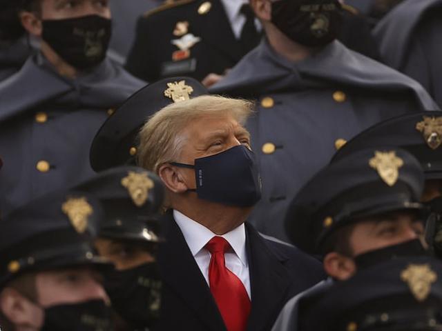 Lãnh đạo quân đội họp gấp, lo ông Trump thiết quân luật
