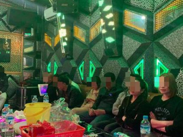 Quảng Bình: Tạm giữ 11 người làm điều mờ ám trong phòng karaoke