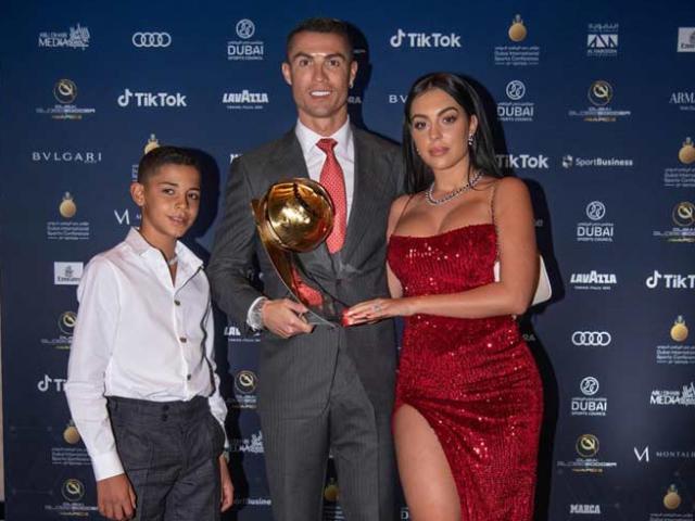 ”Cầu thủ hay nhất thế kỷ” Ronaldo lỡ hẹn trận mở màn năm 2021 vì sao?