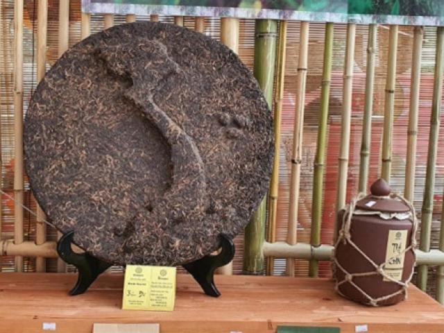 Mang ”Đệ nhất trà Việt” ép thành bánh, bán vài triệu/kg vẫn cháy hàng
