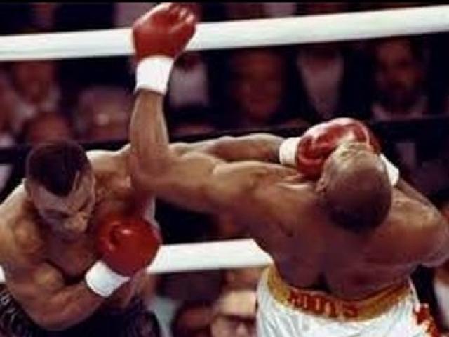 Mike Tyson 19 tuổi uy chấn võ đài: Đấm đối thủ văng tới 2m