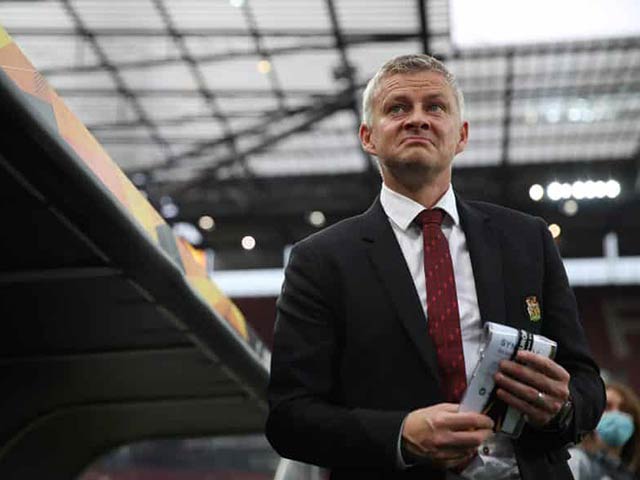 MU hòa thất vọng: Solskjaer bảo vệ quyết định Ronaldo, Fernandes không hài lòng