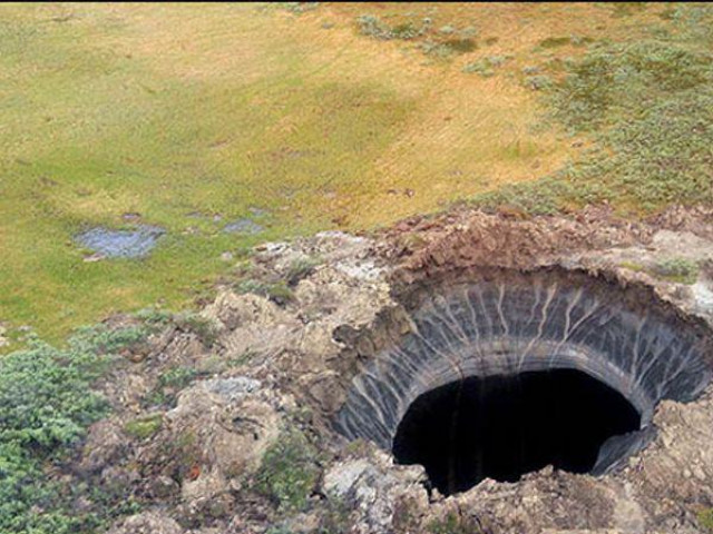 Hàng chục chiếc hố hình phễu khổng lồ ở Siberia được hình thành ra sao?