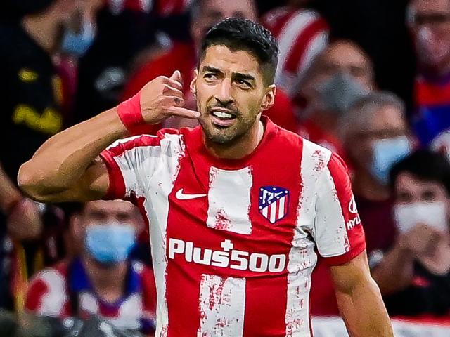 Barca thua Atletico: Suarez cà khịa Koeman, Busquets cãi cọ với Pique?