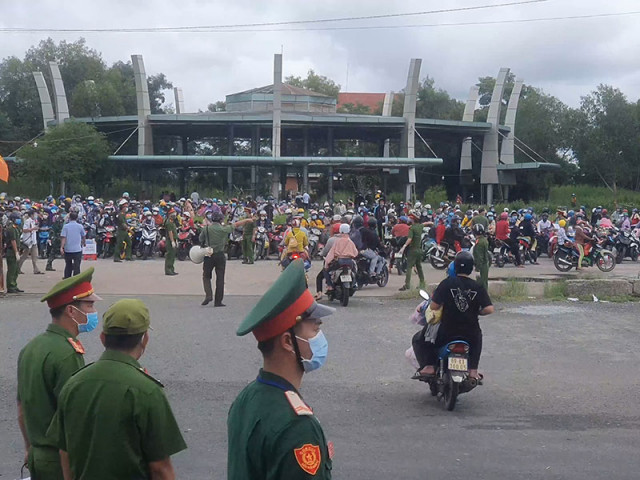 Hàng ngàn người dân về Cà Mau, chính quyền dốc sức tiếp nhận trong trật tự