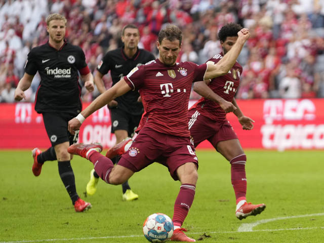Video bóng đá Bayern Munich - Frankfurt: Lewandowski phung phí, thua ngược cay đắng (Vòng 7 Bundesliga)