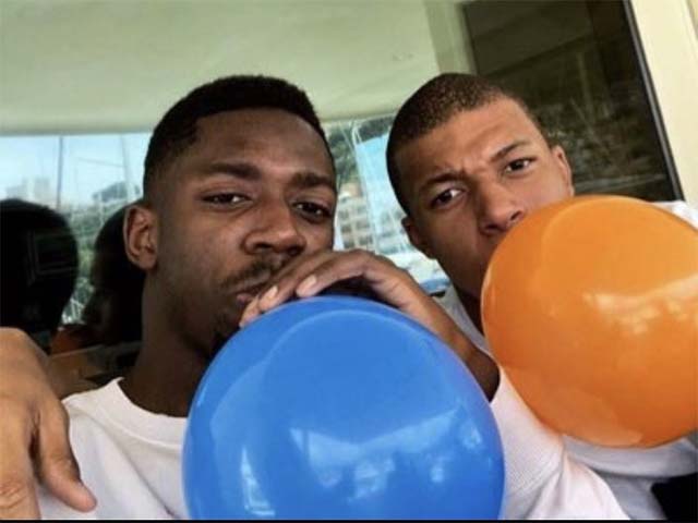 Nhiều SAO PSG & ĐT Pháp bị tố nghiện ngập: Mbappe, Martial dùng bóng cười