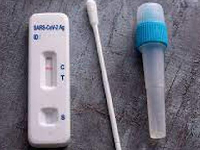 F0 test nhanh âm tính 2 lần, PCR lại dương tính, có phải tái nhiễm SARS-CoV-2?