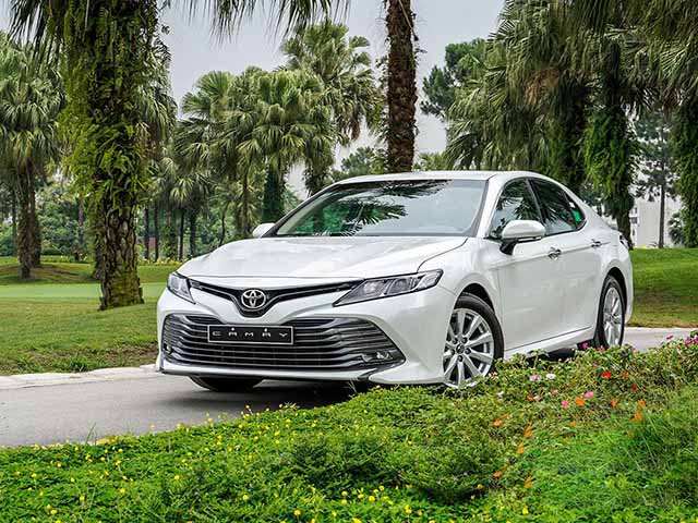 Giá xe Toyota Camry lăn bánh tháng 10/2021