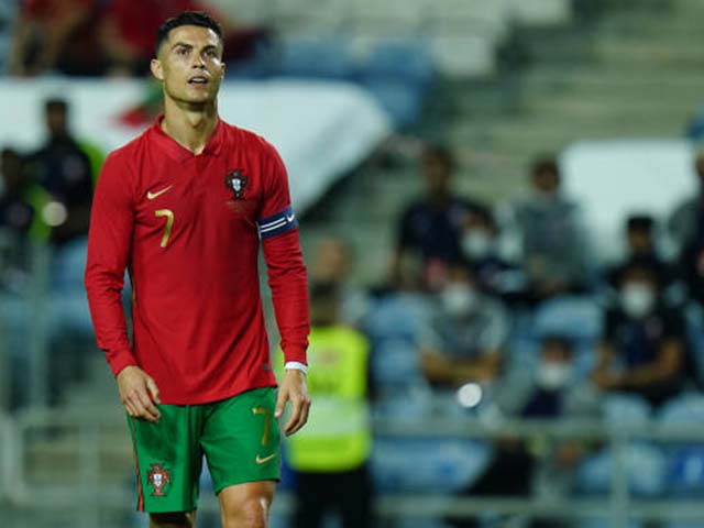 Ronaldo vượt cột mốc của Ramos, cách kỷ lục thế giới của huyền thoại Malaysia 14 trận