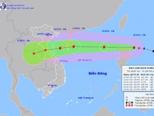 Bão Kompasu đang mạnh lên, gió giật cấp 12 áp sát Biển Đông