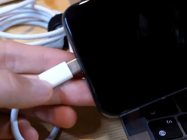 Biến cổng sạc Lightning trên iPhone thành USB-C