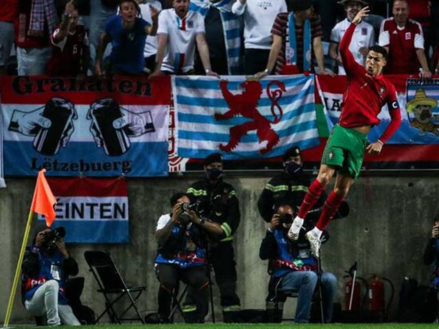 Video bóng đá Bồ Đào Nha - Luxembourg: Vùi dập 5 bàn, Ronaldo ghi hat-trick (Vòng loại World Cup)