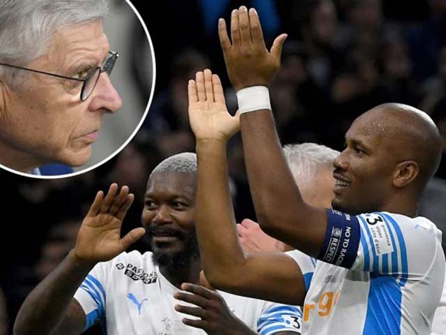 Drogba giải nghệ vẫn không tha ”Giáo sư” Wenger, ghi hat-trick ở tuổi 43